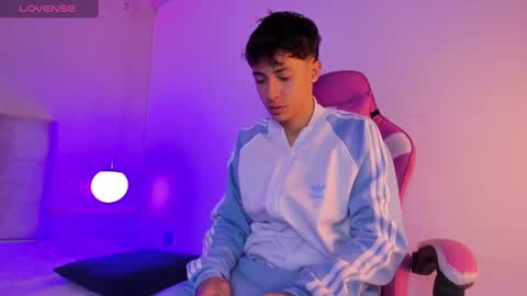 Snapshot of alessandro_dybala chatting on December 23, 12:19 pm Alessandro Dybala online show from December 23, 12:19 pm