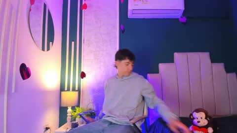 Snapshot of alessandro_dybala chatting on February 15, 12:11 pm Alessandro Dybala online show from February 15, 12:11 pm
