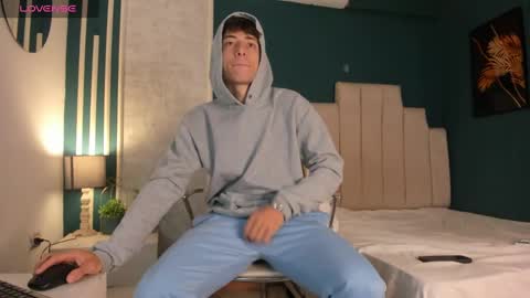 Snapshot of alessandro_dybala chatting on January 5, 12:10 pm Alessandro Dybala online show from January 5, 12:10 pm