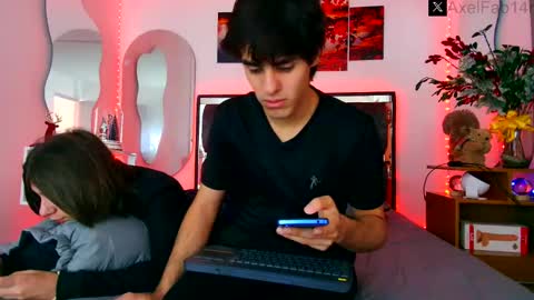 Snapshot of alex_and_fabian chatting on December 18, 6:57 pm sneider online show from December 18, 6:57 pm