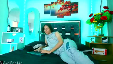 Snapshot of alex_and_fabian chatting on February 8, 6:44 pm sneider online show from February 8, 6:44 pm