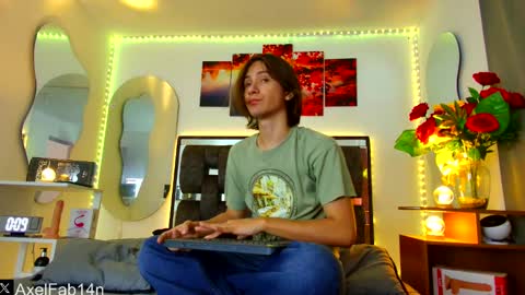 Snapshot of alex_and_fabian chatting on February 9, 6:47 pm sneider online show from February 9, 6:47 pm