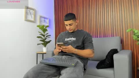 alex online show from April 6, 11:55 am