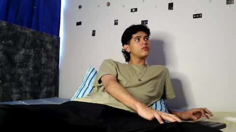 alex_mark_ online show from April 24, 5:26 pm