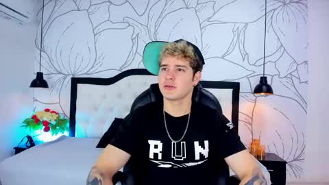 Alex  online show from April 18, 7:51 pm