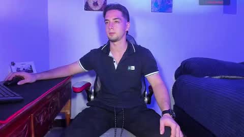 Snapshot of alex_smith0 chatting on October 4, 2:49 am     online show from October 4, 2:49 am