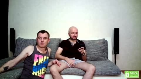 Snapshot of alex_tobey chatting on September 20, 8:03 am Alex and Tobey online show from September 20, 8:03 am