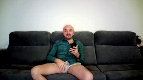 Snapshot of alex_tobey chatting on December 23, 3:29 am Alex and Tobey online show from December 23, 3:29 am