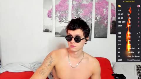 Snapshot of alex_wandhot chatting on October 15, 12:02 pm Alex WandHot online show from October 15, 12:02 pm