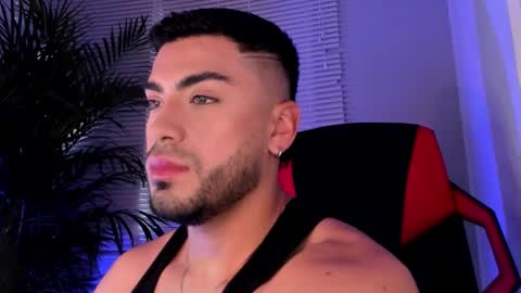 Snapshot of alexander_diiaz chatting on October 13, 12:11 pm Alexander Diaz online show from October 13, 12:11 pm