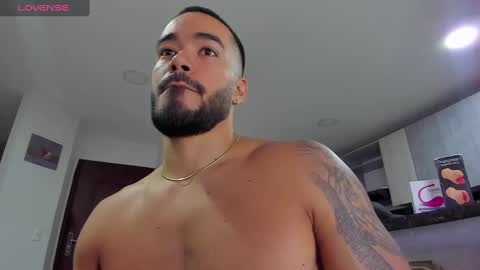 Snapshot of alexander_martines chatting on January 19, 12:28 am Onlyfansalexmartinezwb Instagram alexwbmartinez Twitter martinezcb937 online show from January 19, 12:28 am