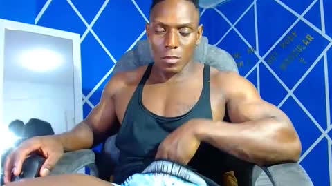 Snapshot of alexander_megan chatting on December 13, 3:38 am alexander online show from December 13, 3:38 am