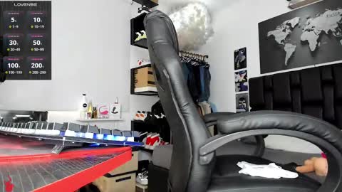 Snapshot of alexanderwalke chatting on March 10, 10:02 pm Alexander online show from March 10, 10:02 pm