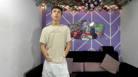 chicos hot online show from April 21, 1:28 pm