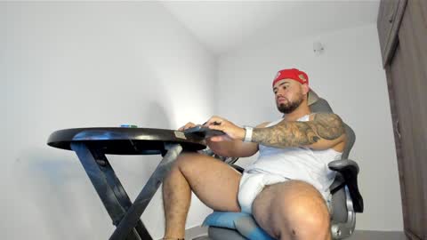 Snapshot of alexandro_king chatting on December 26, 1:29 am ALEX online show from December 26, 1:29 am