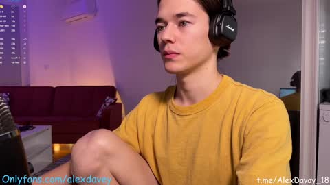 Snapshot of alexdavey chatting on January 17, 7:42 pm           online show from January 17, 7:42 pm