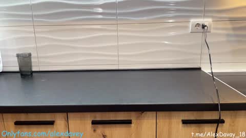 Snapshot of alexdavey chatting on January 10, 5:56 pm           online show from January 10, 5:56 pm