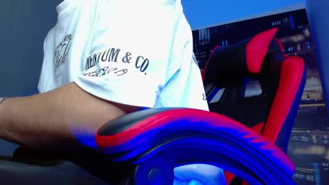 alexgiraldo__ online show from April 25, 4:37 am