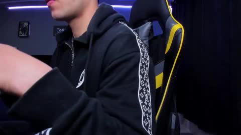 alexgiraldo__ online show from October 24, 9:44 am