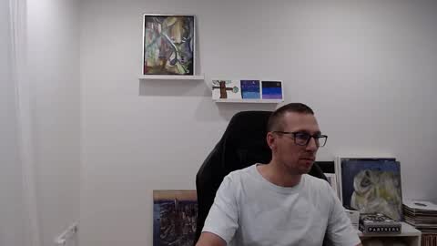 Snapshot of alexhunter4u chatting on December 15, 9:53 pm alexhunter4u online show from December 15, 9:53 pm