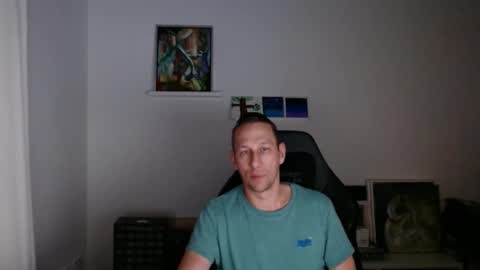 Snapshot of alexhunter4u chatting on December 31, 12:21 am alexhunter4u online show from December 31, 12:21 am