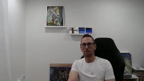 Snapshot of alexhunter4u chatting on December 16, 10:24 pm alexhunter4u online show from December 16, 10:24 pm