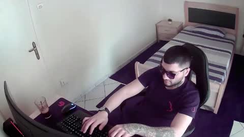alexthepro00 online show from May 3, 3:15 pm