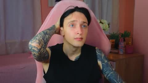 Snapshot of alexxone_ chatting on October 3, 12:10 pm Alex online show from October 3, 12:10 pm