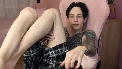 Snapshot of alexxone_ chatting on October 4, 12:21 pm Alex online show from October 4, 12:21 pm