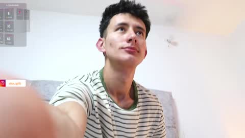 Snapshot of alexxx__01 chatting on December 8, 1:35 am Alex online show from December 8, 1:35 am