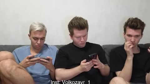 Snapshot of alexxx_d chatting on September 11, 10:20 pm AlexDimaIgor online show from September 11, 10:20 pm