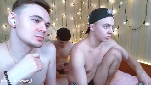 Snapshot of alexxx_d chatting on February 4, 6:49 pm AlexDimaIgor online show from February 4, 6:49 pm