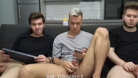 Snapshot of alexxx_d chatting on October 11, 10:14 pm AlexDimaIgor online show from October 11, 10:14 pm