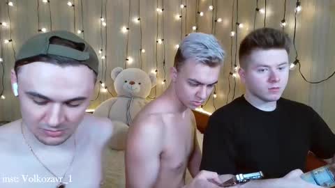 Snapshot of alexxx_d chatting on February 16, 6:43 pm AlexDimaIgor online show from February 16, 6:43 pm