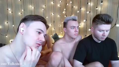Snapshot of alexxx_d chatting on February 15, 7:06 pm AlexDimaIgor online show from February 15, 7:06 pm