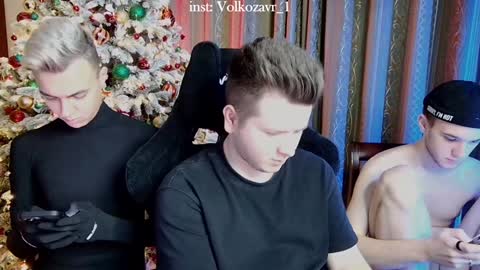 Snapshot of alexxx_d chatting on December 21, 8:54 pm AlexDimaIgor online show from December 21, 8:54 pm