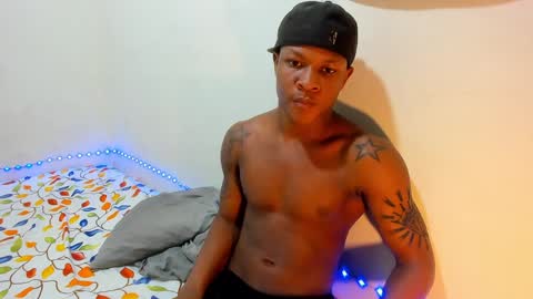 Snapshot of alid_17 chatting on December 5, 9:28 am Alid 17 online show from December 5, 9:28 am