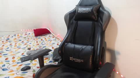 Snapshot of alid_17 chatting on December 10, 10:49 pm Alid 17 online show from December 10, 10:49 pm