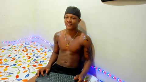 Snapshot of alid_17 chatting on December 4, 8:12 am Alid 17 online show from December 4, 8:12 am