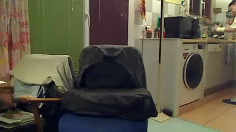 Snapshot of alix300 chatting on February 3, 5:51 am Sandwich online show from February 3, 5:51 am