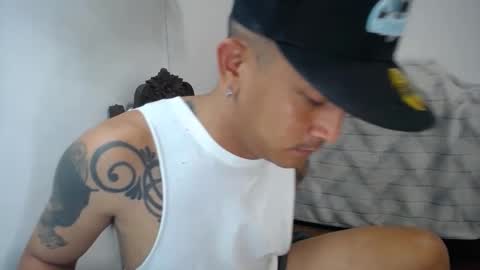 Snapshot of allen_69xx chatting on December 14, 11:23 pm allen online show from December 14, 11:23 pm