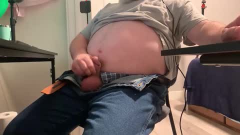 Allergictolove online show from April 24, 4:20 pm