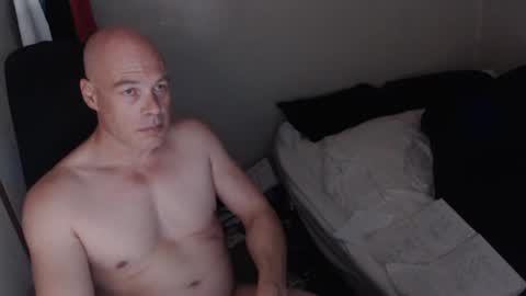 Snapshot of almostanything4u chatting on December 10, 11:54 am almostanything4u online show from December 10, 11:54 am