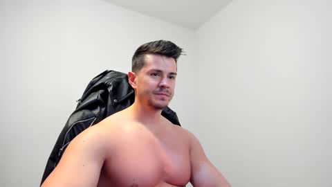 Snapshot of alphagodleatherking92 chatting on February 20, 6:39 am LeatherMaster online show from February 20, 6:39 am