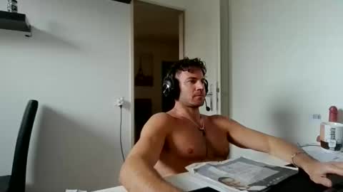 alphah_hunk online show from April 3, 3:31 pm