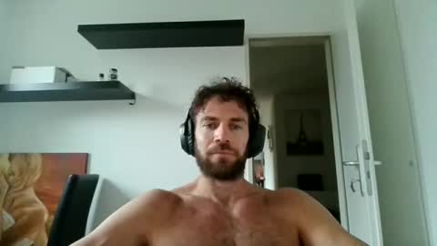 Snapshot of alphah_hunk chatting on October 12, 3:06 pm alphah_hunk online show from October 12, 3:06 pm