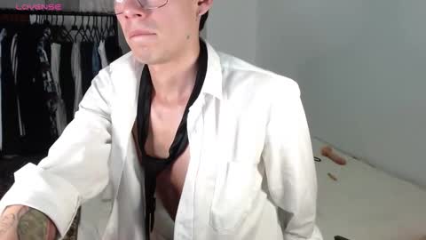 Snapshot of amad696 chatting on March 6, 12:32 am Amad Passer x guests Independent model online show from March 6, 12:32 am