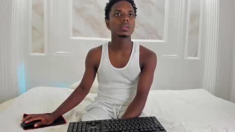 Snapshot of amare_25 chatting on September 18, 8:22 pm Amare online show from September 18, 8:22 pm