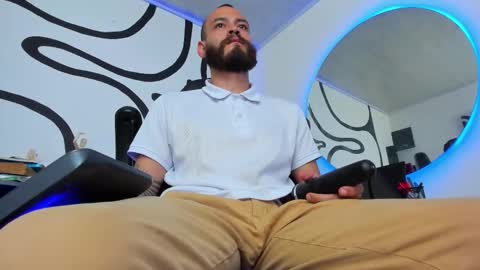 Snapshot of anders_x chatting on October 5, 2:37 am Andrs - online show from October 5, 2:37 am