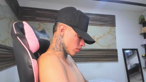 andrees_s online show from December 16, 11:56 pm